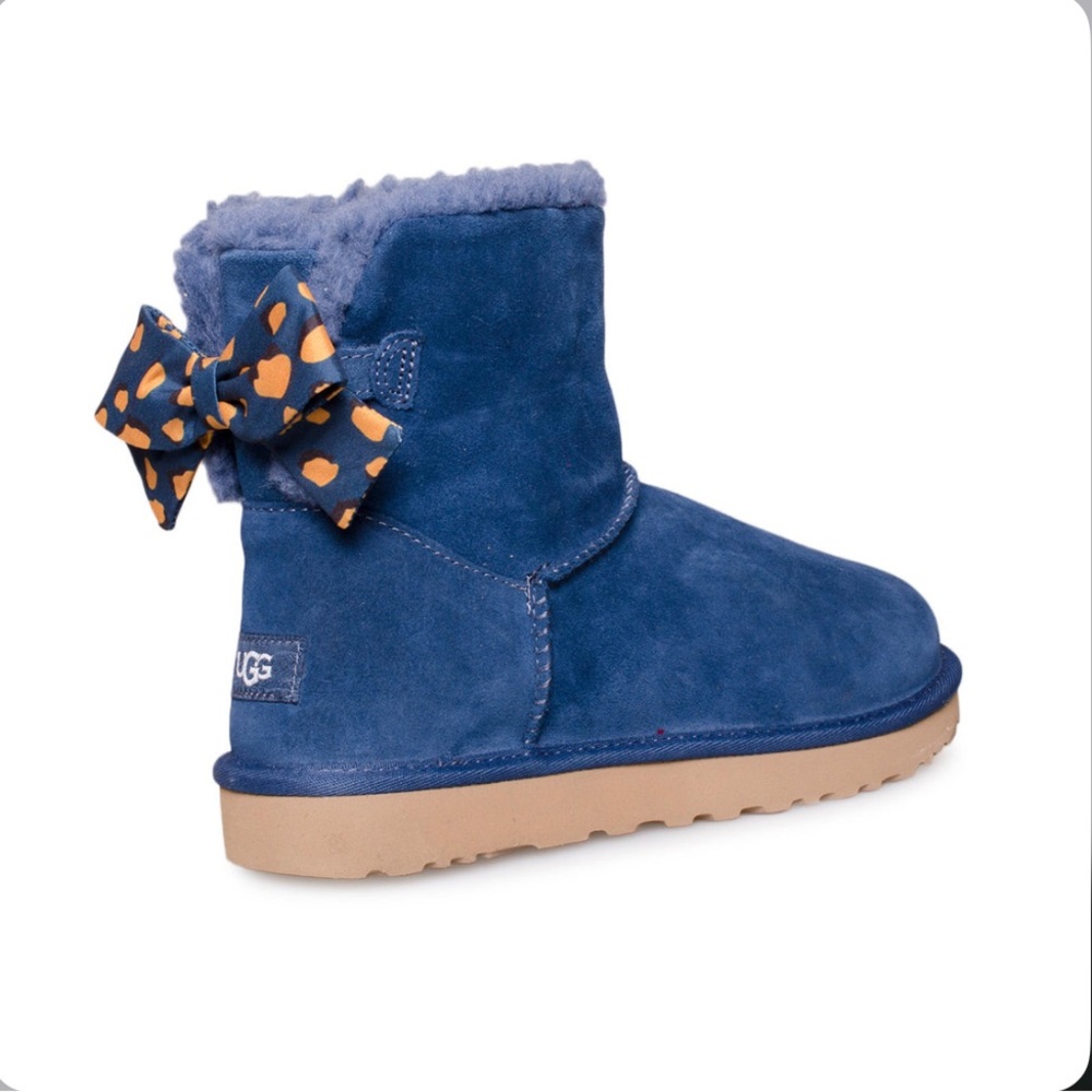 UGG MINI BAILEY BOW RETRO SPOTS OCEAN BLUE BOOTS. SIZE 6